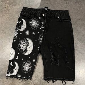 Hot Topic Black and White Sun and Moon Kids Shorts